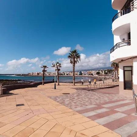 Home2book Lovely Beachfront أريناغا