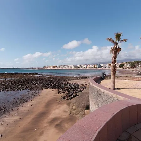 Home2book Lovely Beachfront Appartement